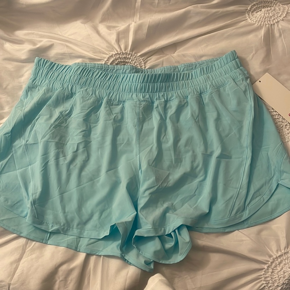 Lululemon track that MR short 5” lined